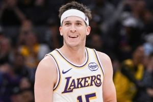 斯波：里夫斯是个开心果&能让球馆充满活力 难以置信他今年的表现