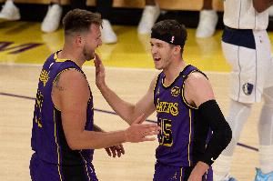 小里弗斯:我厌倦了所有话题都围绕湖人 但湖人打好了对篮球有利