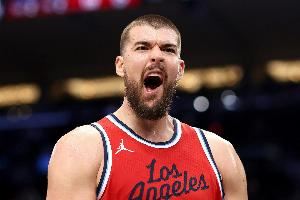 扛起球队!祖巴茨半场10中6拿下16分7板1助2断