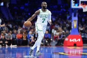 稳定火力点!杰伦-布朗半场13中6砍并列全队最高14分