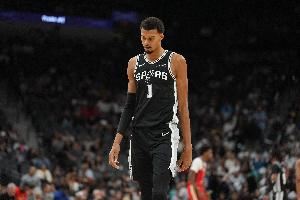 路威:文班几乎已经是史上最佳防守球员了 他还会继续展现统治力