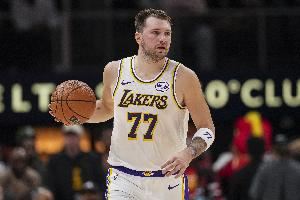 外线没开!东契奇三分球7中1拿到19分7板7助2断 正负值-31