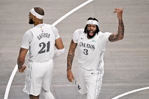 侠媒:一匿名高管预计独行侠将交易浓眉、克莱、拉塞尔和加福德